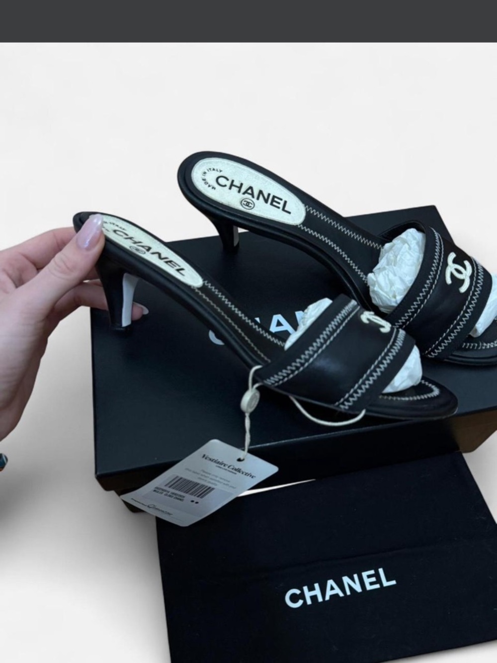 Authentic CHANEL Black Leather kitten heelss with White CC Logo - Picture 2 of 8